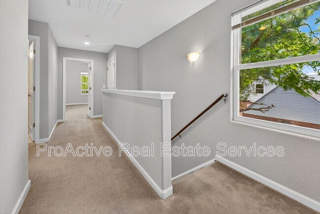Building Photo - 615 Roland Dr