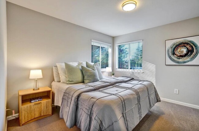 Building Photo - 539 Zenith Ridge Dr