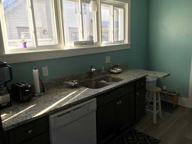 Building Photo - 231 Jones St