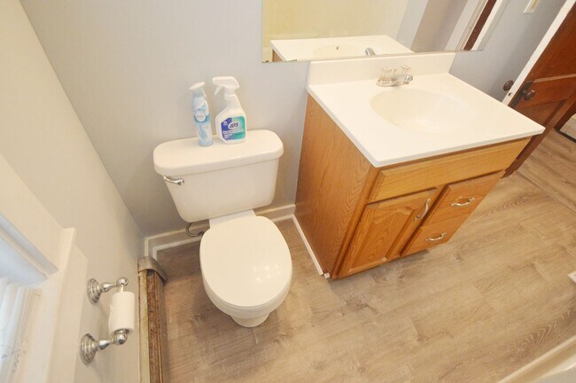 Building Photo - 38 Cascade St