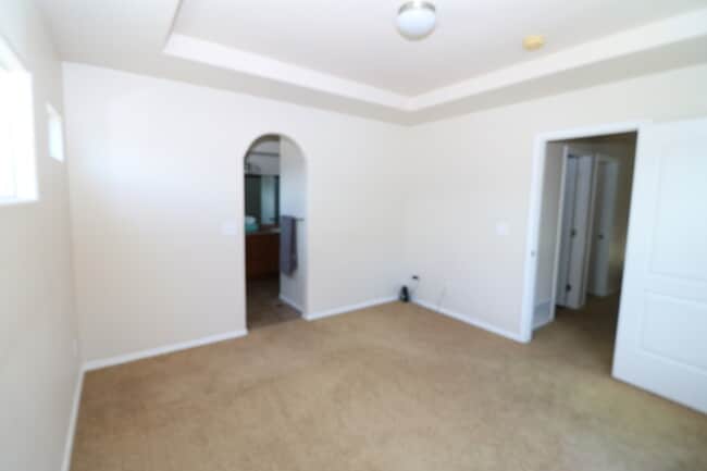 Building Photo - 3bdrm 3bath home with 2 car garage