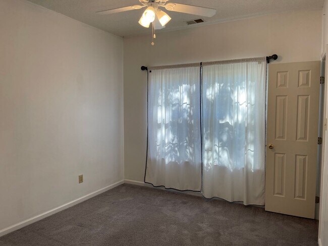 Building Photo - Beautiful 4-Bedroom Ranch in Courthouse Es...