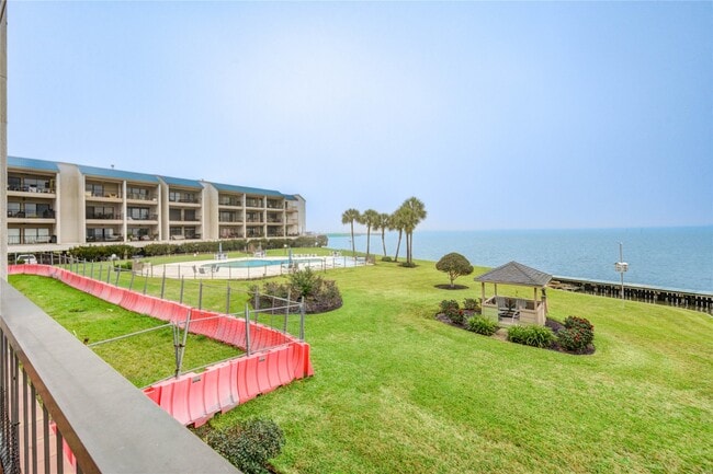 Building Photo - 401 Lakeside Ln