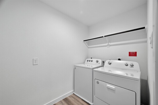 Building Photo - 3233 Creston Gate Dr