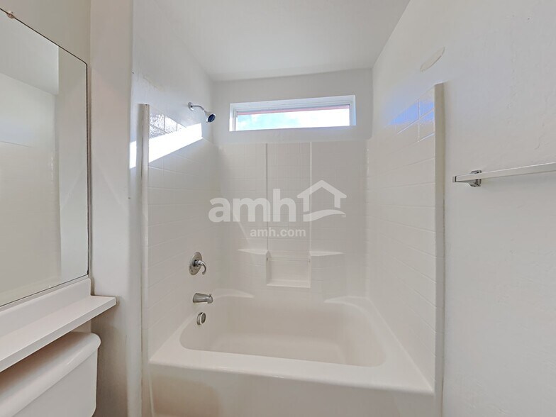 Building Photo - 2653 S 89th Dr