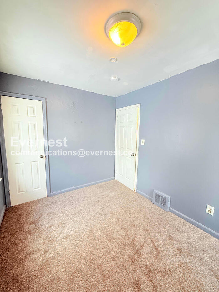 Building Photo - 18640 Sherwood St