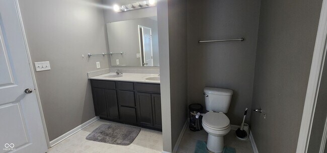 Building Photo - 5923 Edelle Dr