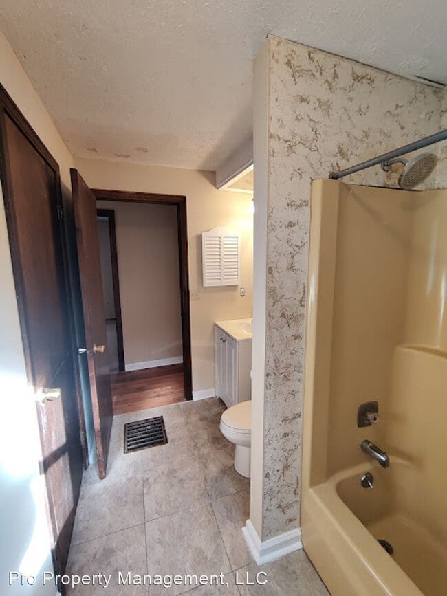 Building Photo - 3 br, 1.5 bath House - 77 Hitchcock Drive