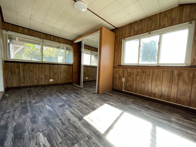 Building Photo - 5920 Chillum Plz NE