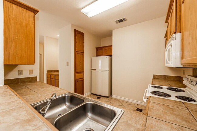 Building Photo - 9804 Cantera Ct