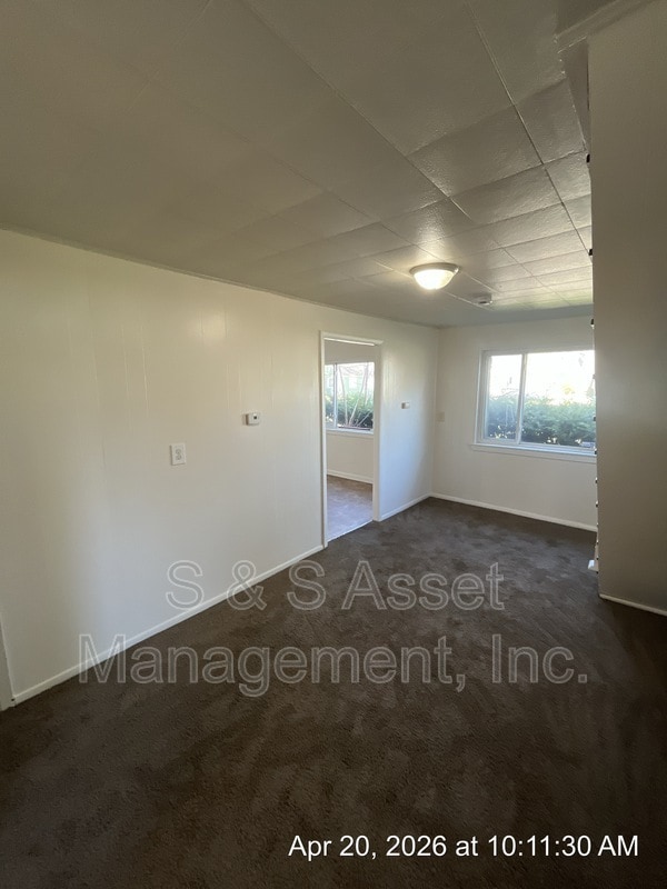 Building Photo - 300 E Everettdale Ave