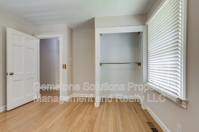 Building Photo - 1017 Jasperson Dr