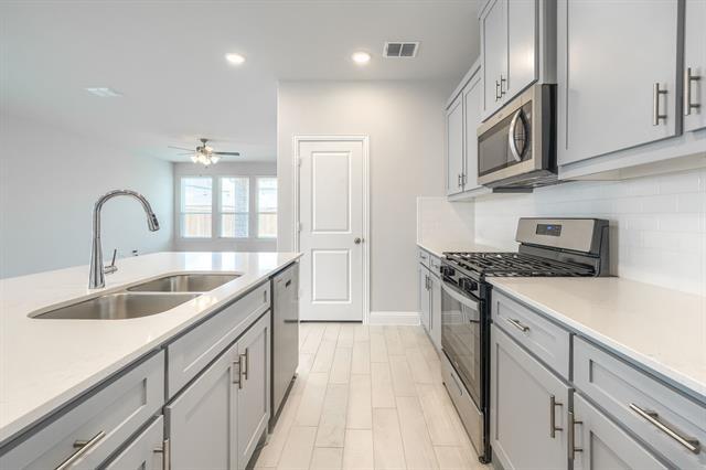 Building Photo - 724 Portina Dr