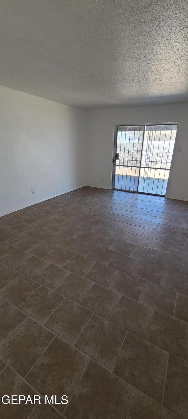 Building Photo - 8607 Mettler Dr