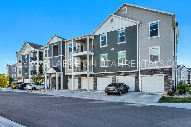 Building Photo - 627 N Sun Peak Dr