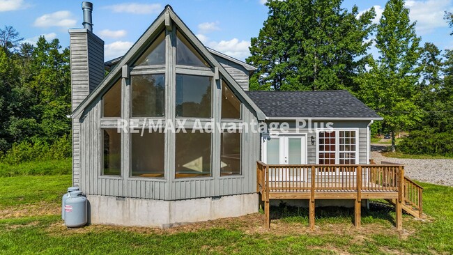 Primary Photo - Picturesque 3-Bedroom Home with Cathedral ...