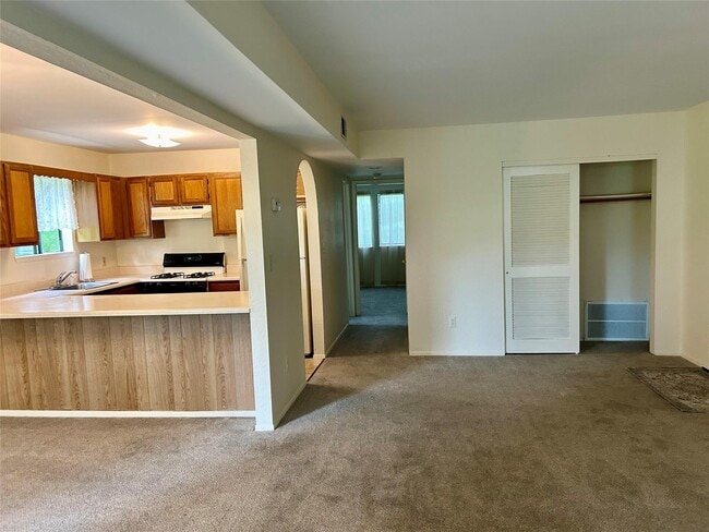 Building Photo - 108 Pine Hollow Way