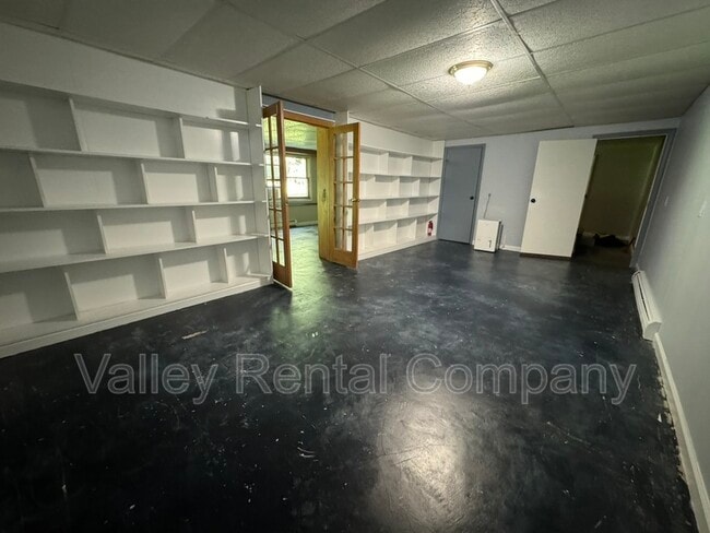 Building Photo - 89 Long Plain Rd