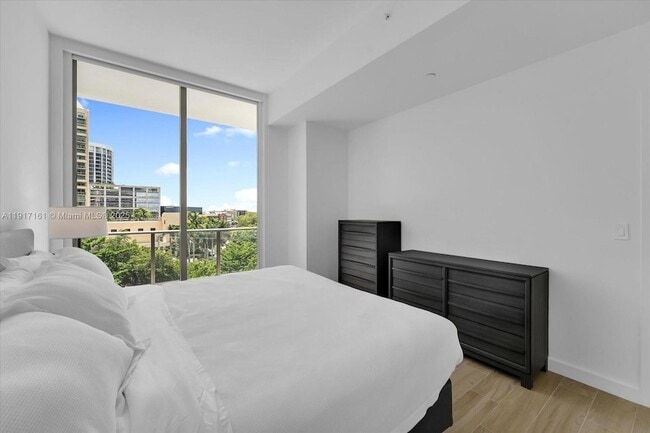 Building Photo - 2678 Tigertail Ave