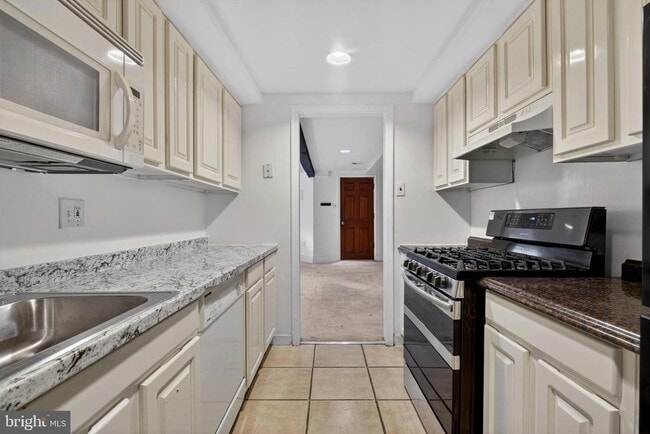 Building Photo - 1351 Monroe St NW