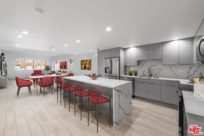 Building Photo - 1118 3rd St