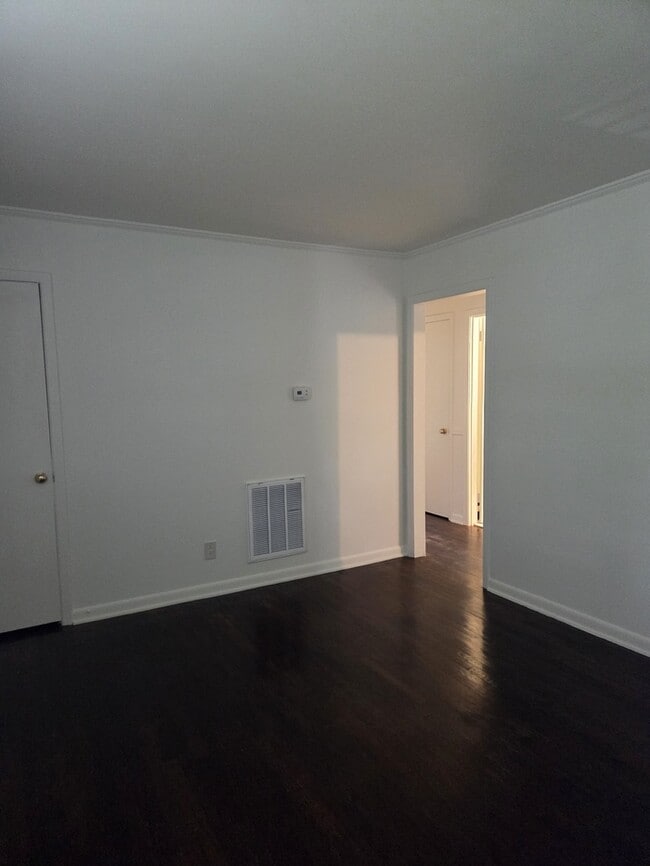 Building Photo - 202 Bingham St
