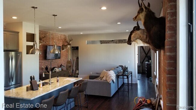 Building Photo - 422 Mill St