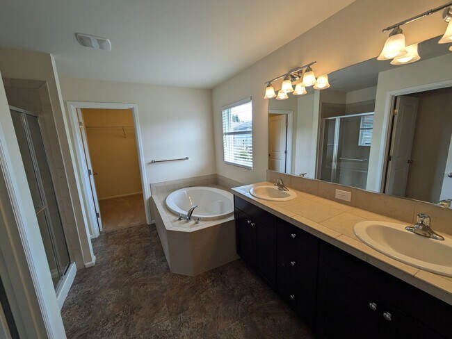 Building Photo - 3100 Eagle Loop NE