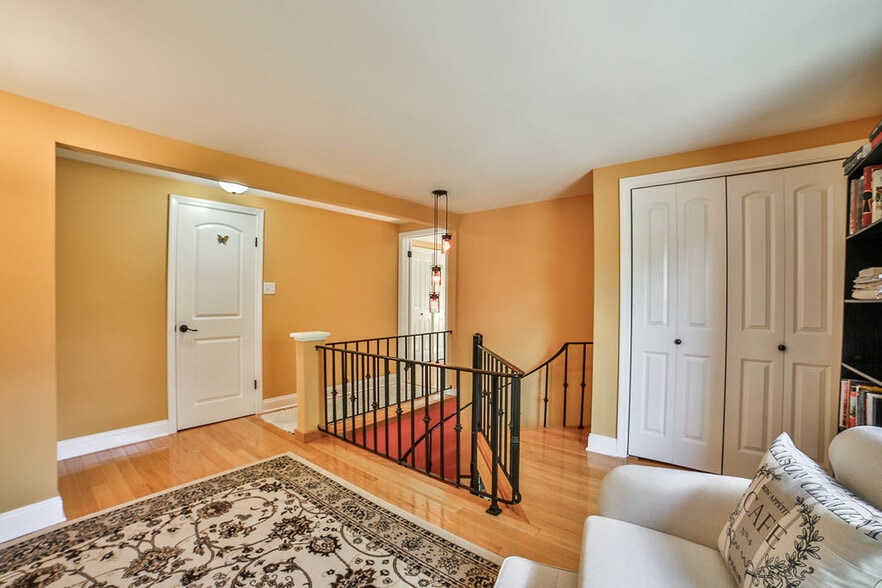 Building Photo - 32 Bernhardt Dr