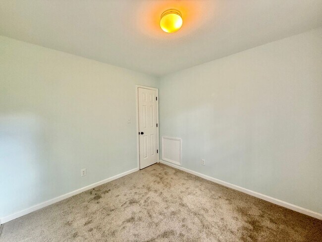 Building Photo - **OFFERING RENT PROMOTION FOR FIRST 6 MONT...