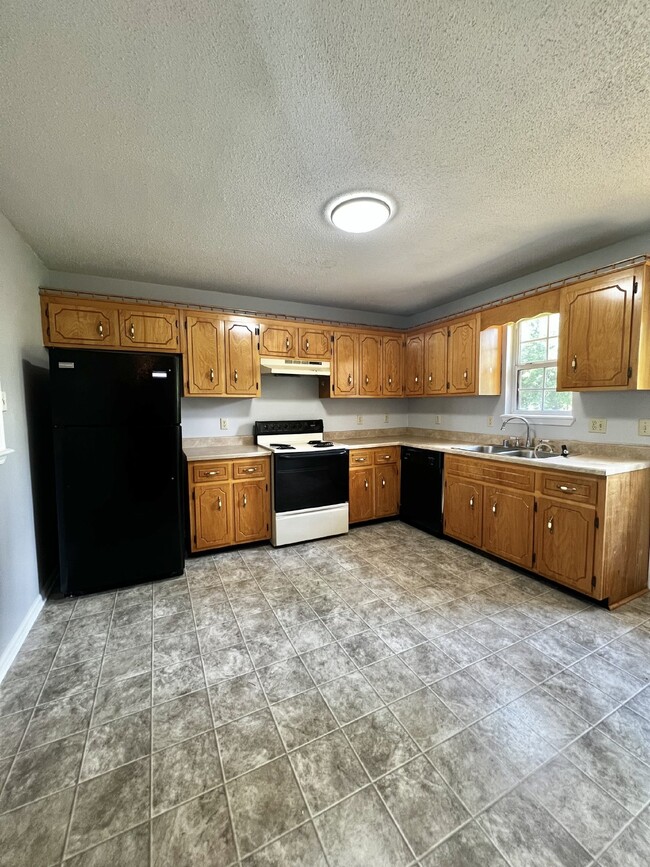 Building Photo - 678 Artic Ave