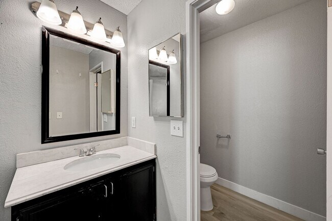 Building Photo - 1305 Kari Lee Ct