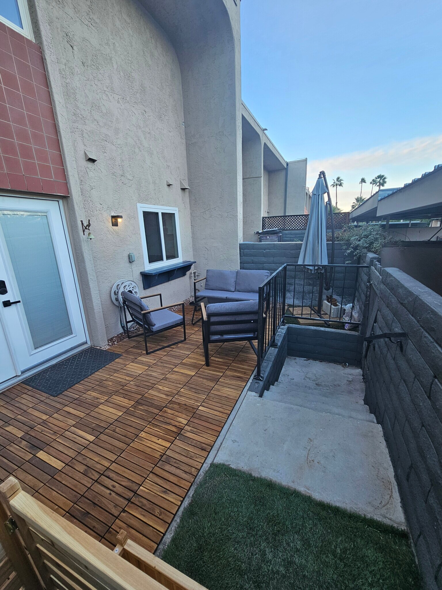 Building Photo - 266 E Via Escuela