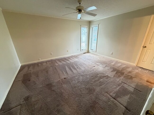 Building Photo - Elon