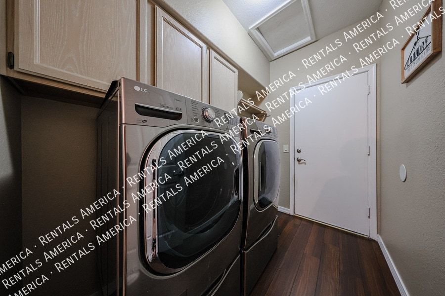 Building Photo - 6126 E Juniper Ave