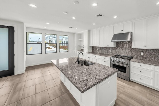 Building Photo - 111 Sea Shell Ave