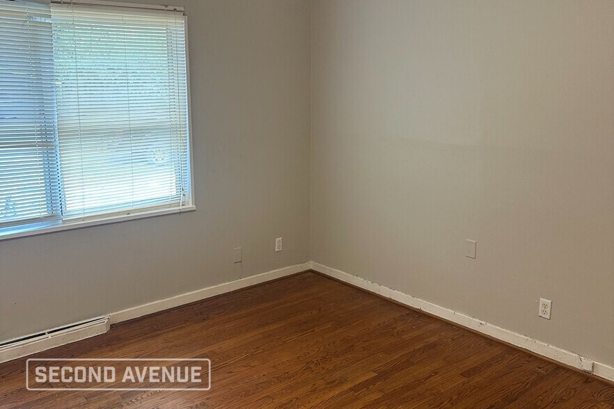 Building Photo - 1613 Mann Dr