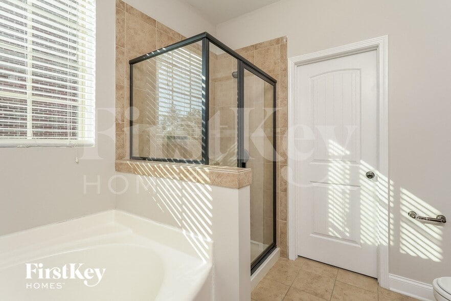 Building Photo - 1651 Ashmead Ln