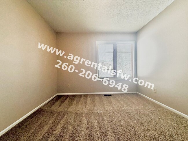 Building Photo - 2 Bedroom Property