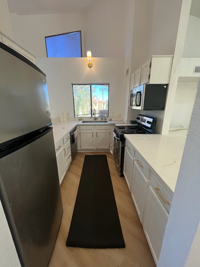 Building Photo - 10301 N 70th St