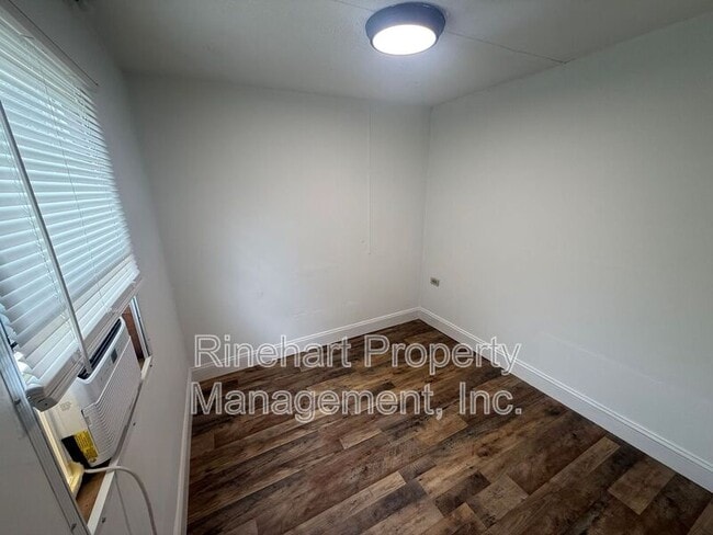 Building Photo - 1028 Ruby St