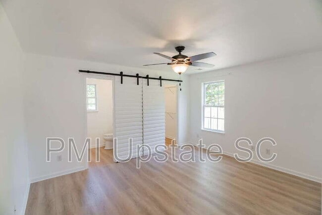 Building Photo - 432 Longspur Ct