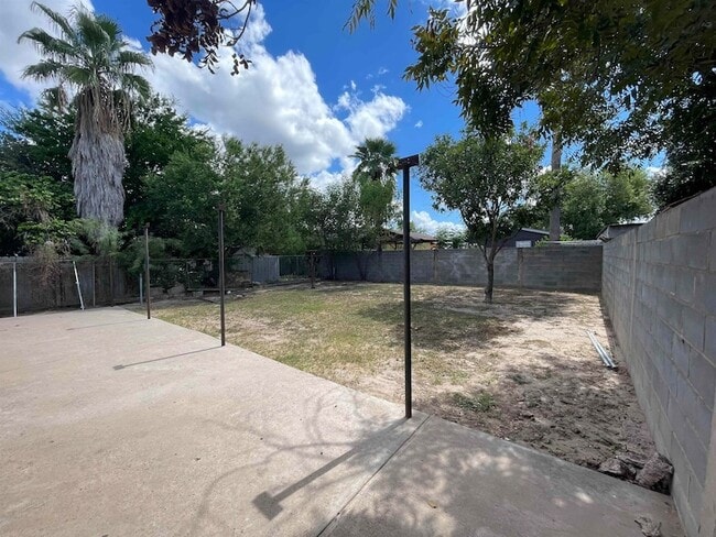 Building Photo - 231 Malaga Dr