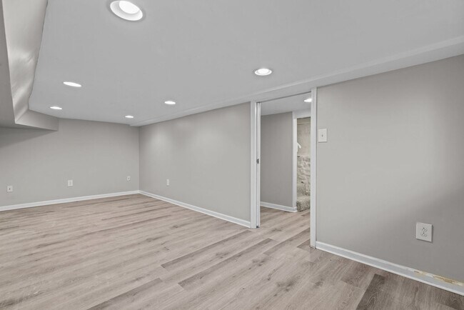 Building Photo - *MOVE IN SPECIAL* High end, 3 bedroom single family home in The Grove!