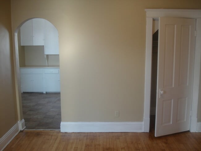 Building Photo - 206 Burr