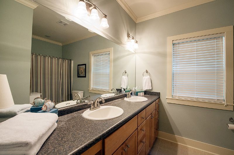 Building Photo - 125 Camden Pl