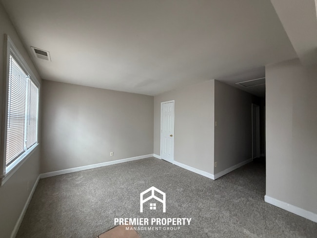 Building Photo - Cozy 3BR Memphis Home with Fenced Yard, Bright Living Space & Convenient Layout