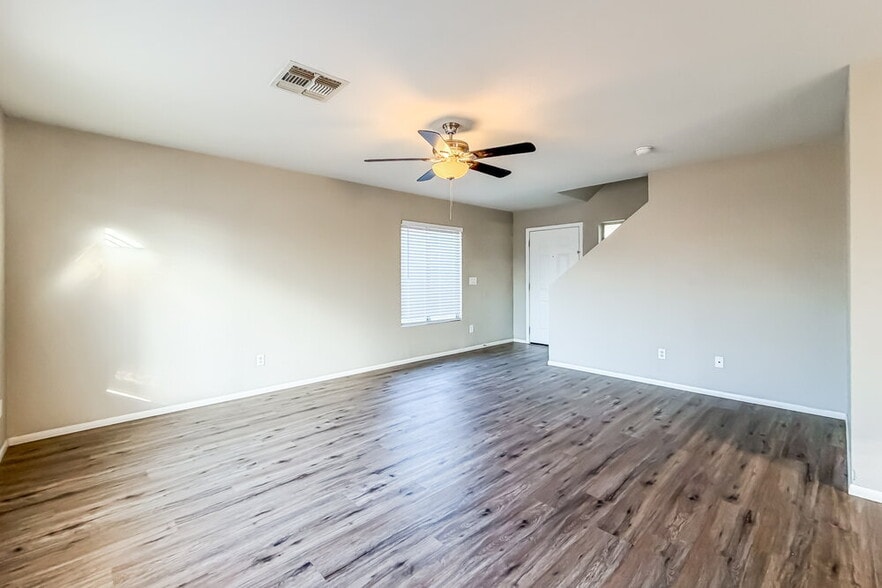 Building Photo - 10907 E Arcadia Ave