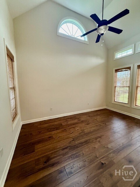 Building Photo - 204 Oak Branch Ct