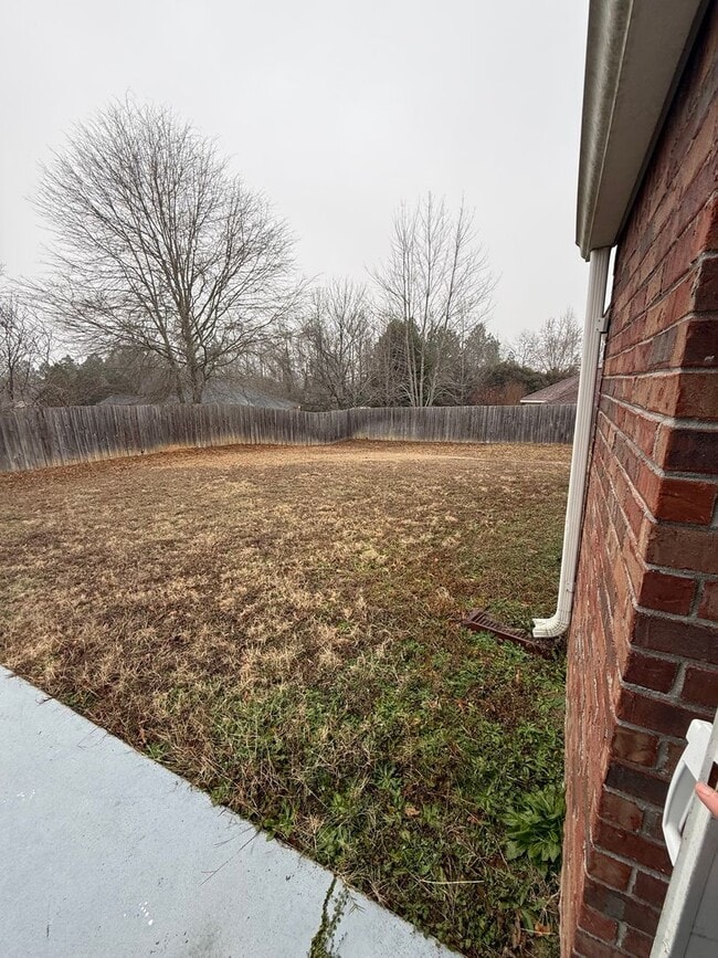 Building Photo - HOME FOR LEASE 4 BR 2 BATH RANCHSTYLE  SPLIT FLOOR PLAN AND OPEN  LARGE  FENCED BACKYARD  CONVENI...